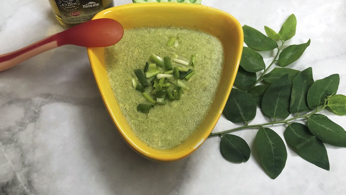 Cháo hạt sen kết hợp rau xanh